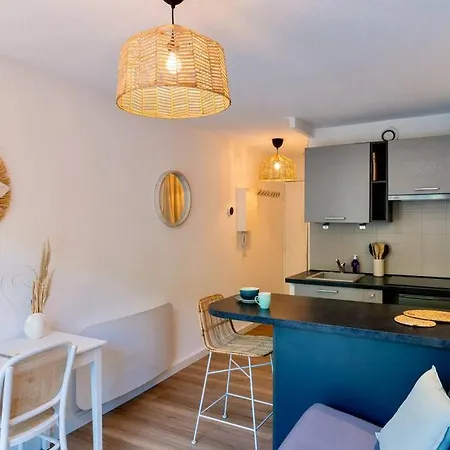 Renove, Calme Et Proche Des Plages. *